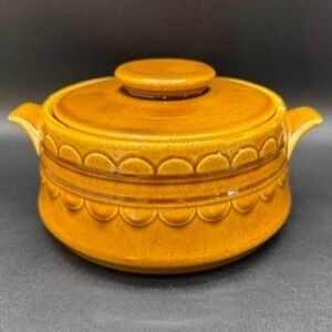 Vintage Homer Laughlin Granada Amber‎ Ceramic Covered Casserole Dish Handles 70s